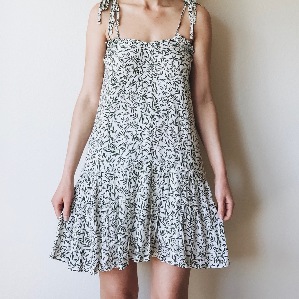 Jersei Dress - White & Green Leaf Print